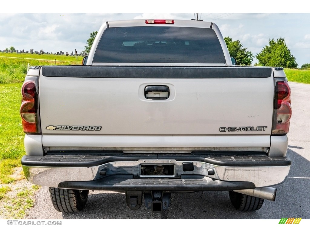 2004 Silverado 2500HD LT Crew Cab 4x4 - Sandstone Metallic / Tan photo #4
