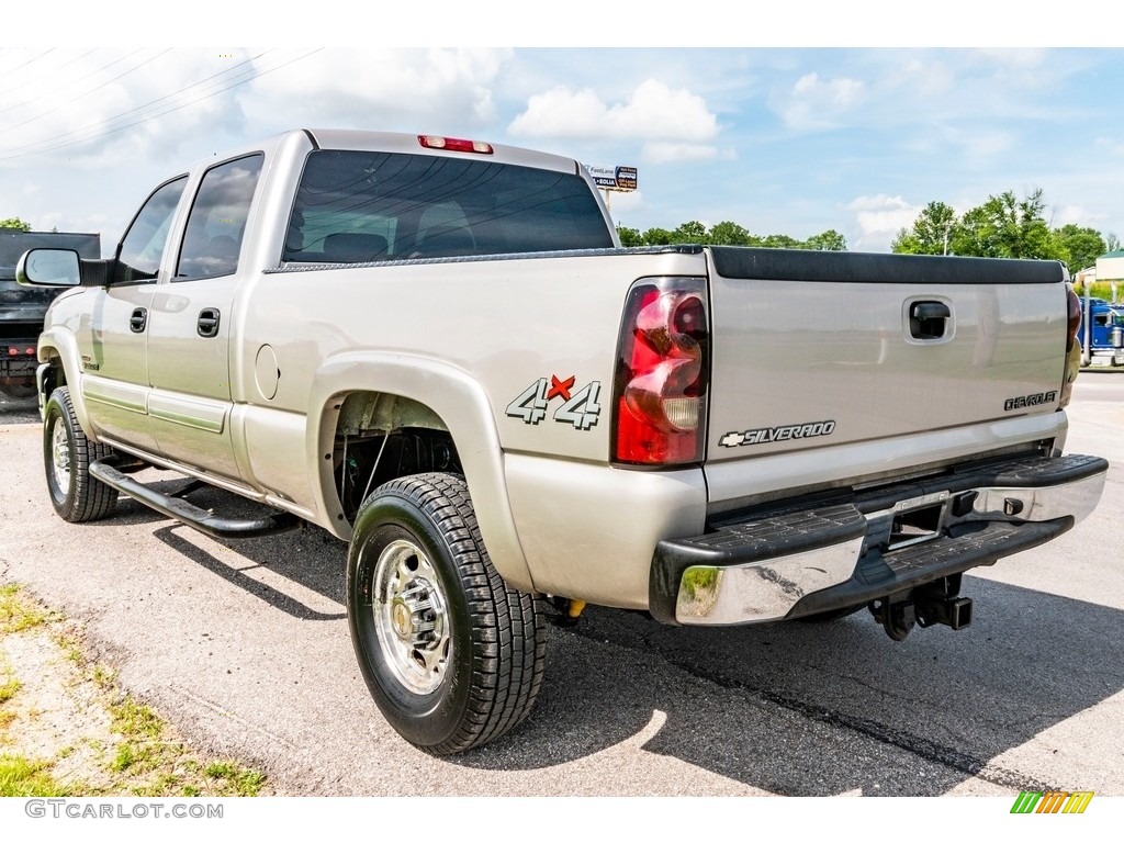 2004 Silverado 2500HD LT Crew Cab 4x4 - Sandstone Metallic / Tan photo #5