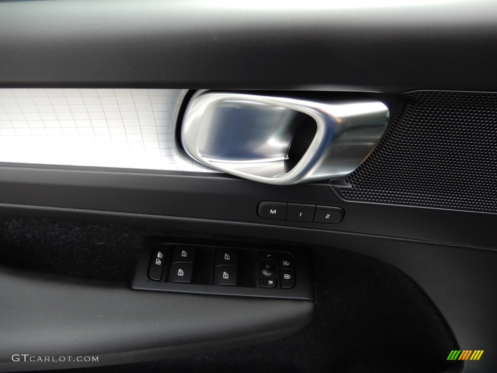 2020 Volvo XC40 T5 Momentum AWD Controls Photo #133923402