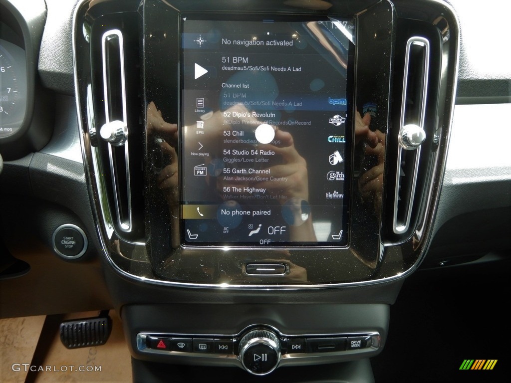 2020 Volvo XC40 T5 Momentum AWD Controls Photo #133923537