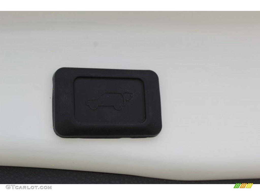 2019 RAV4 XSE AWD Hybrid - Blizzard White Pearl / Black photo #24