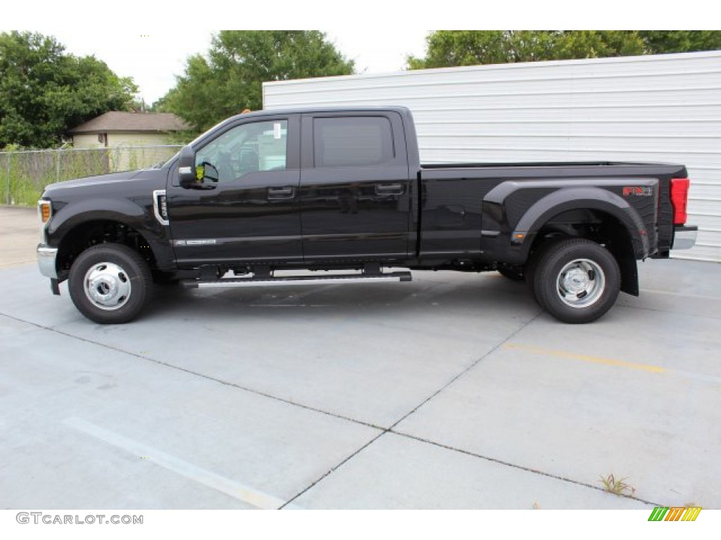 2019 F350 Super Duty STX Crew Cab 4x4 - Agate Black / Earth Gray photo #6