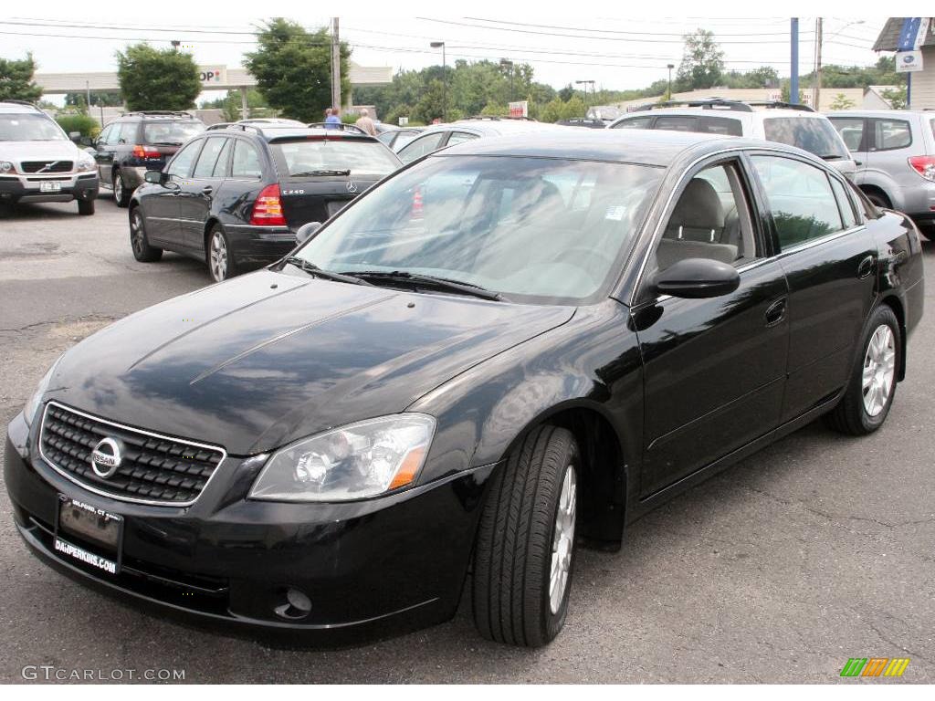 2005 Altima 2.5 S - Super Black / Charcoal photo #1