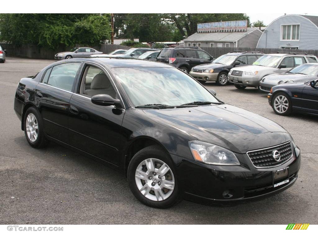 2005 Altima 2.5 S - Super Black / Charcoal photo #3