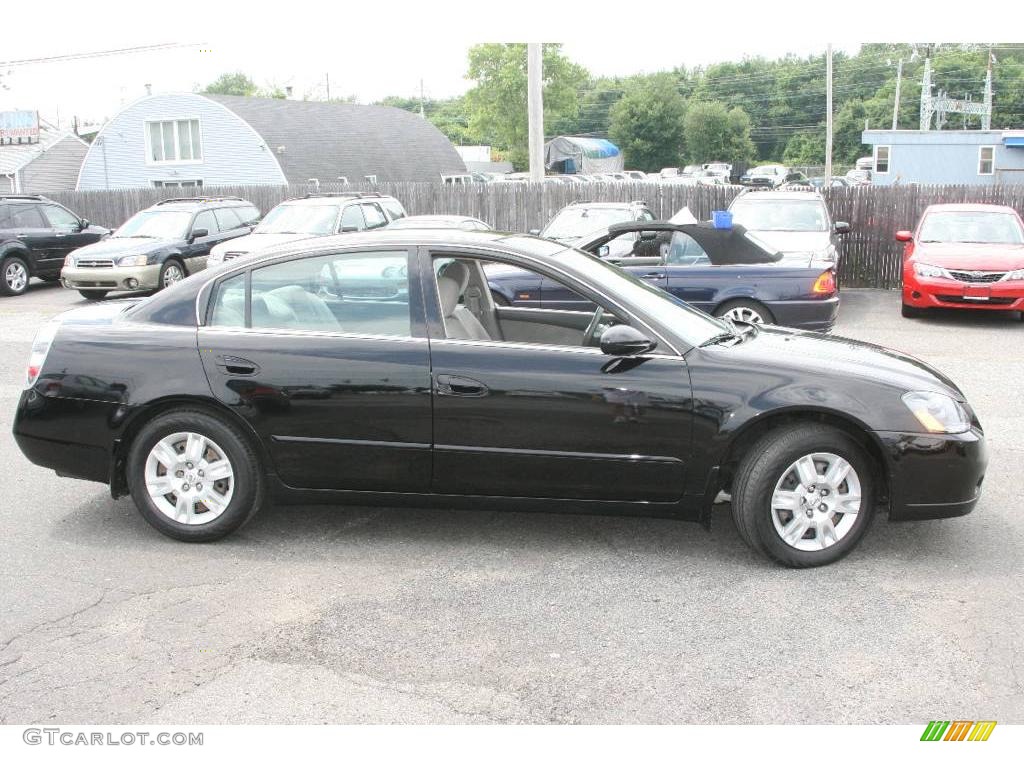 2005 Altima 2.5 S - Super Black / Charcoal photo #4
