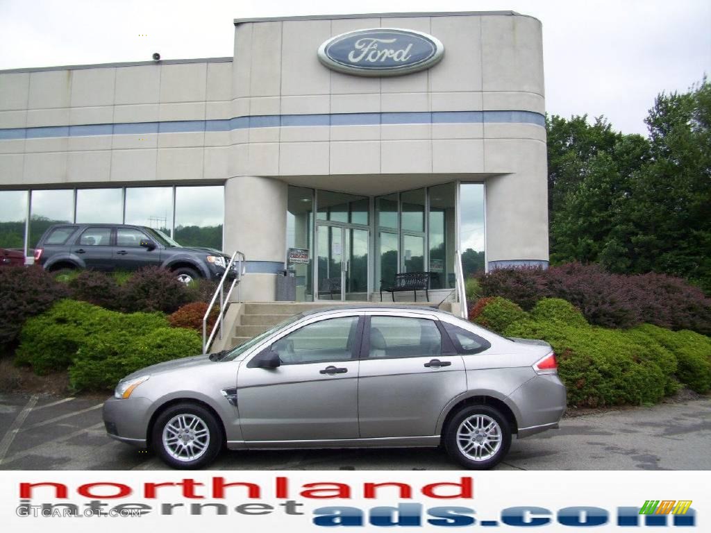 2008 Focus SE Sedan - Vapor Silver Metallic / Medium Stone photo #1