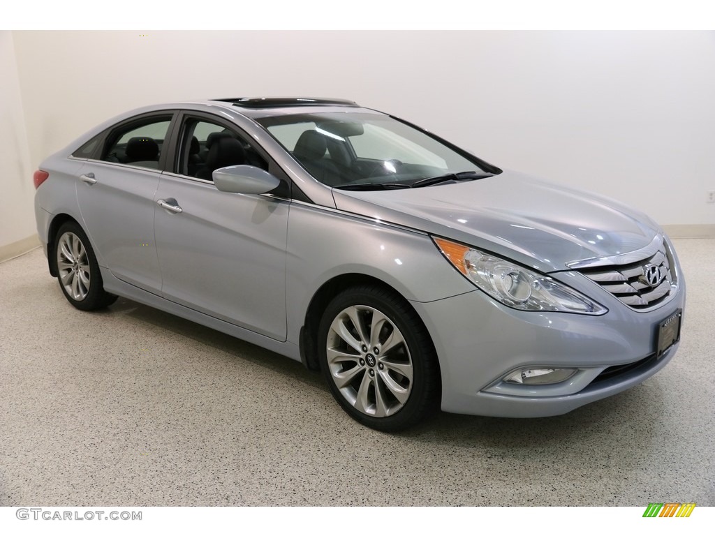 2013 Sonata SE - Iridescent Silver Blue Pearl / Black photo #1