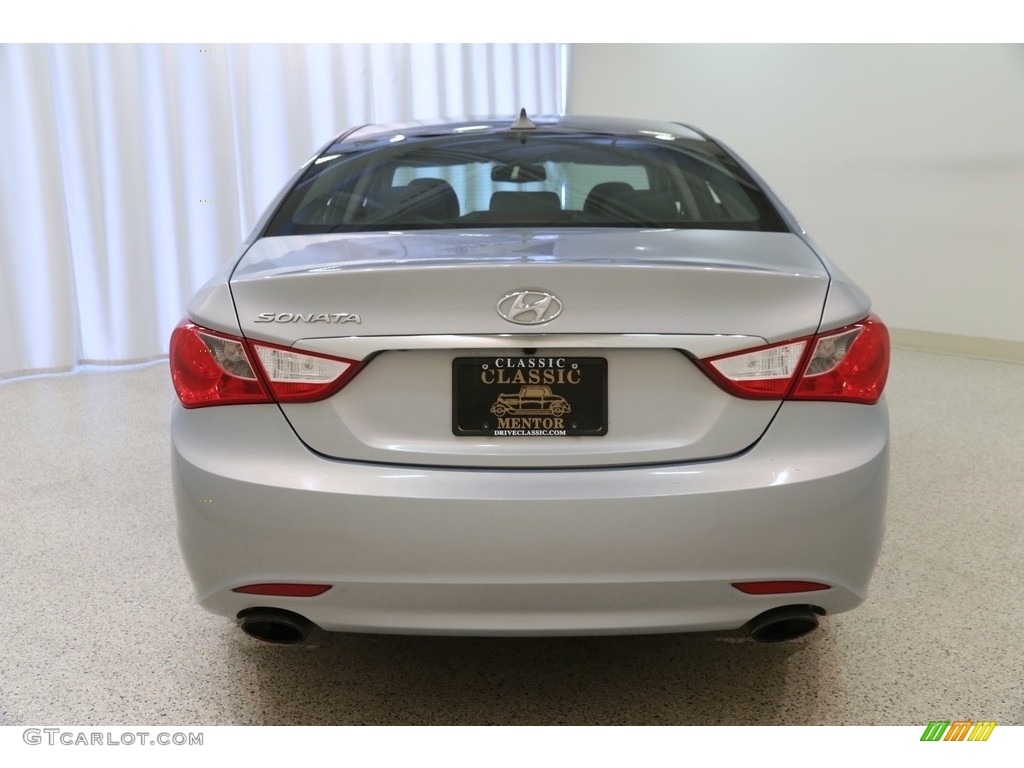 2013 Sonata SE - Iridescent Silver Blue Pearl / Black photo #18