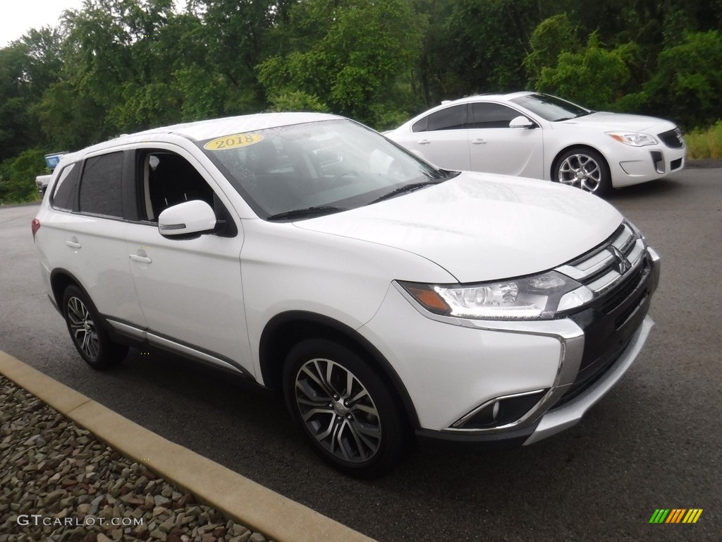 2018 Outlander SE S-AWC - Diamond White Pearl / Black photo #6