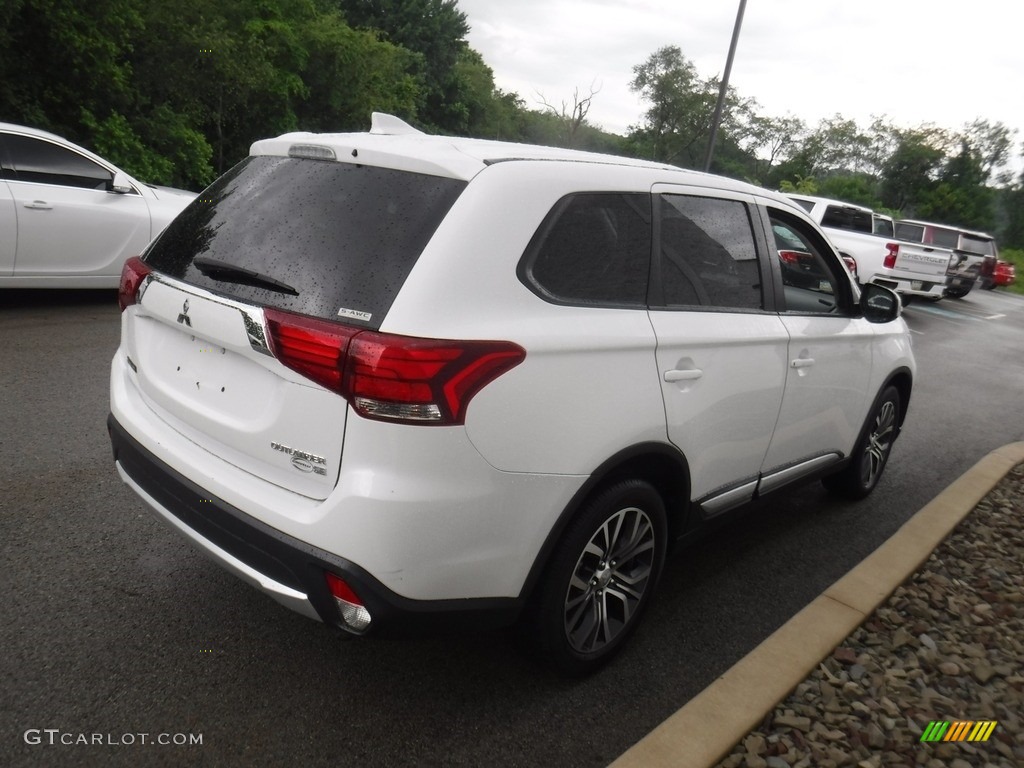 2018 Outlander SE S-AWC - Diamond White Pearl / Black photo #7