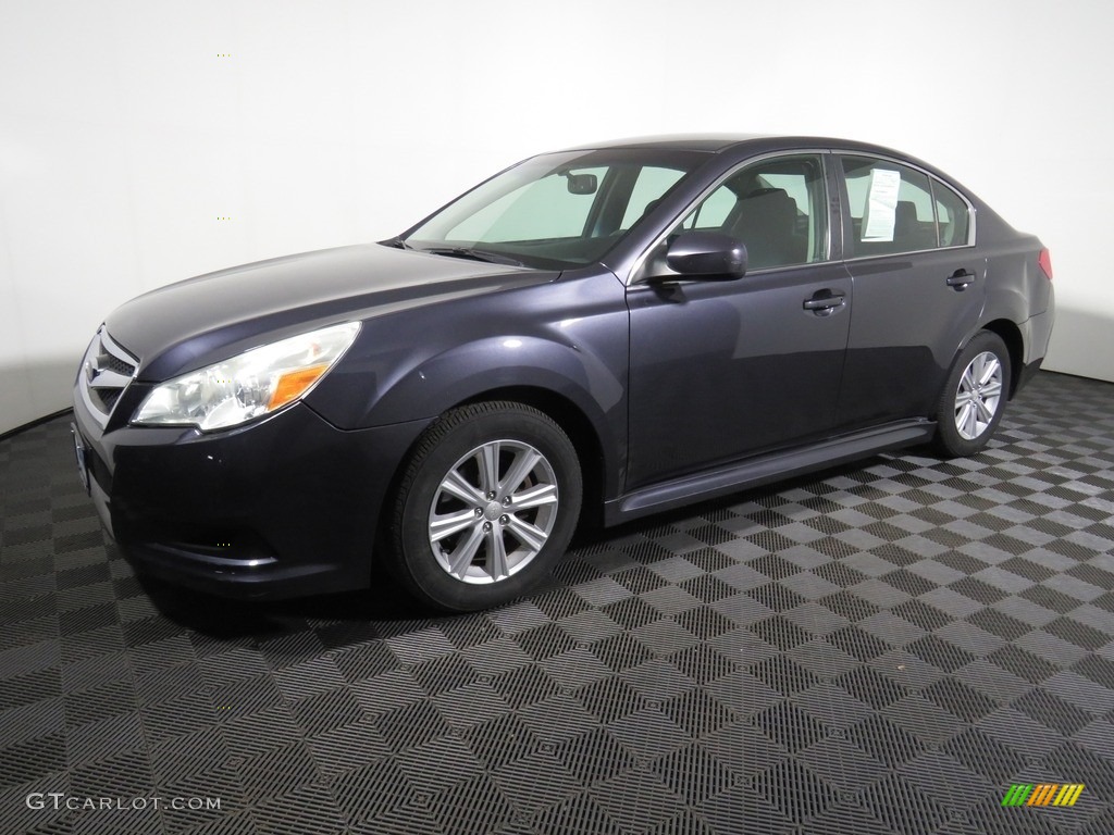 2010 Legacy 2.5i Premium Sedan - Graphite Gray Metallic / Off Black photo #7