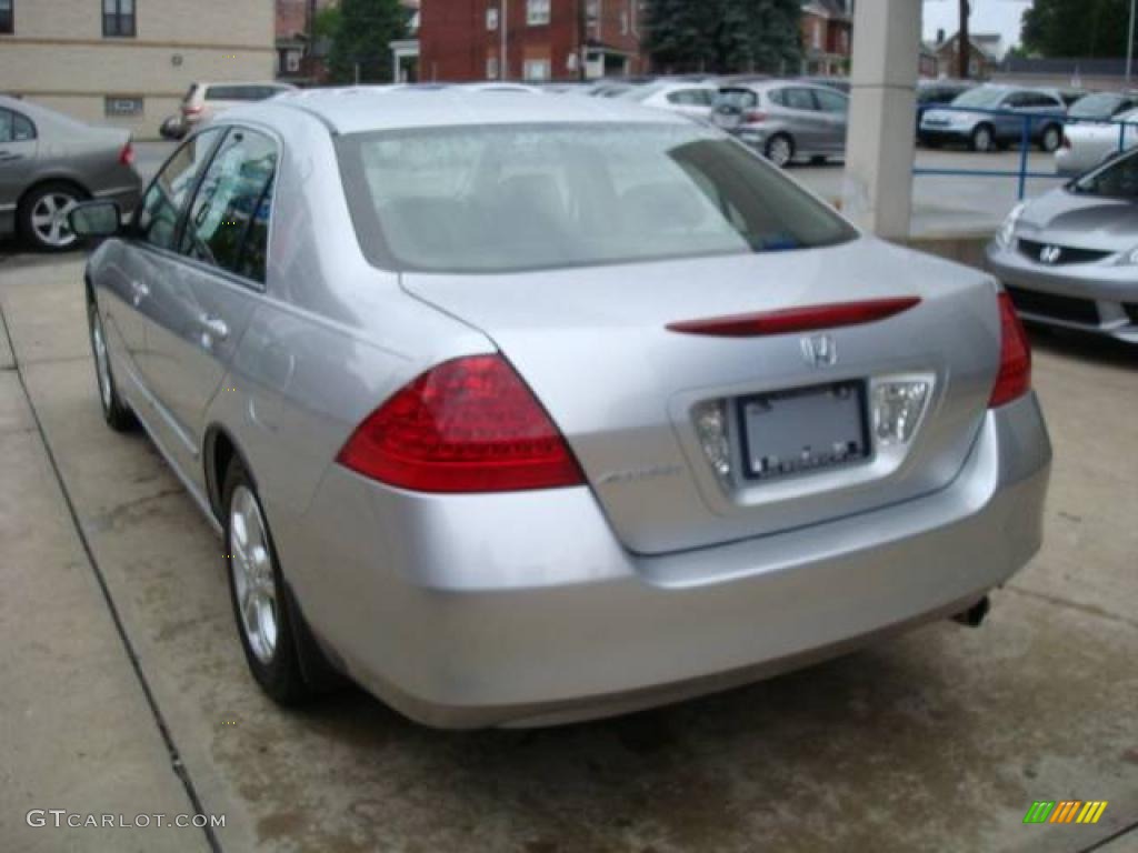2007 Accord SE Sedan - Alabaster Silver Metallic / Black photo #2