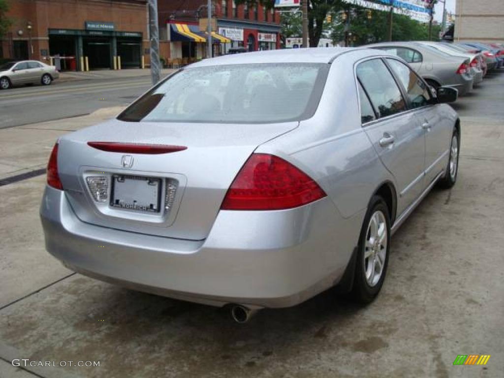 2007 Accord SE Sedan - Alabaster Silver Metallic / Black photo #4
