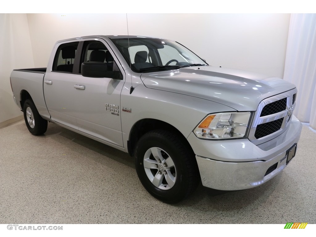 2019 1500 Classic SLT Crew Cab 4x4 - Bright Silver Metallic / Black/Diesel Gray photo #1