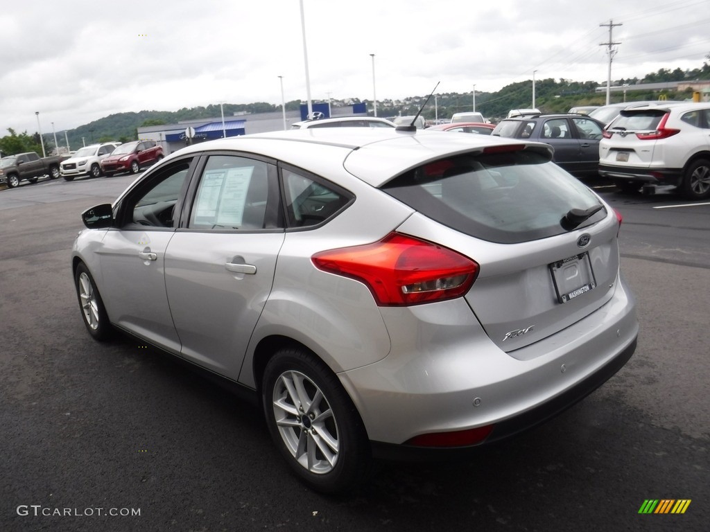 2015 Focus SE Hatchback - Ingot Silver Metallic / Charcoal Black photo #6