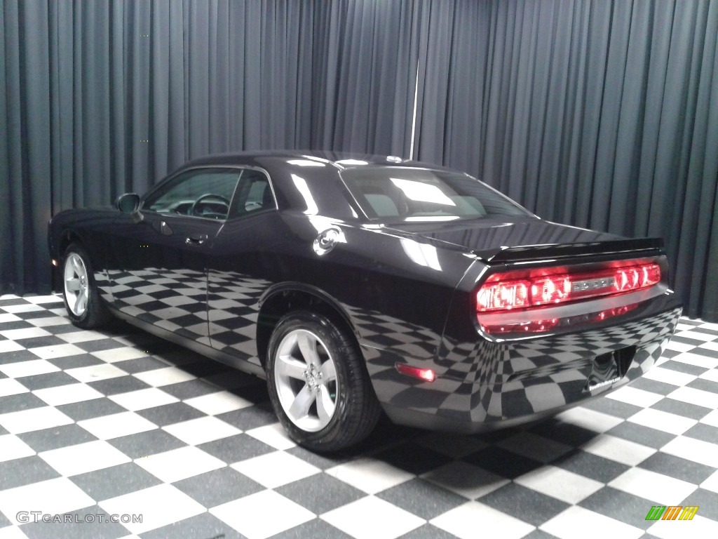 2010 Challenger SE - Brilliant Black Crystal Pearl / Dark Slate Gray photo #8