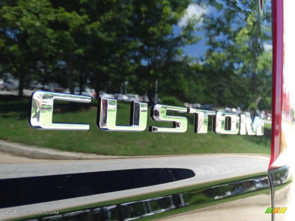 2019 Chevrolet Silverado 1500 Custom Crew Cab Marks and Logos Photos
