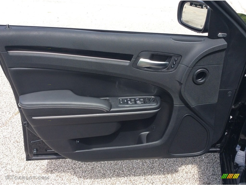 2019 Chrysler 300 S AWD Black Door Panel Photo #133998834