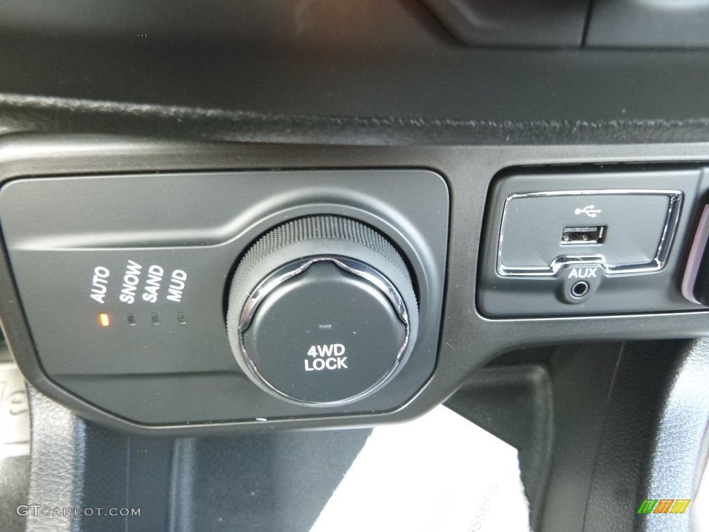 2019 Jeep Renegade Latitude 4x4 Controls Photos