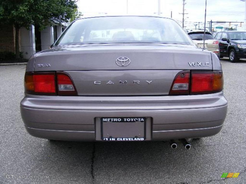 1995 Camry XLE V6 Sedan - Platinum Metallic / Gray photo #4