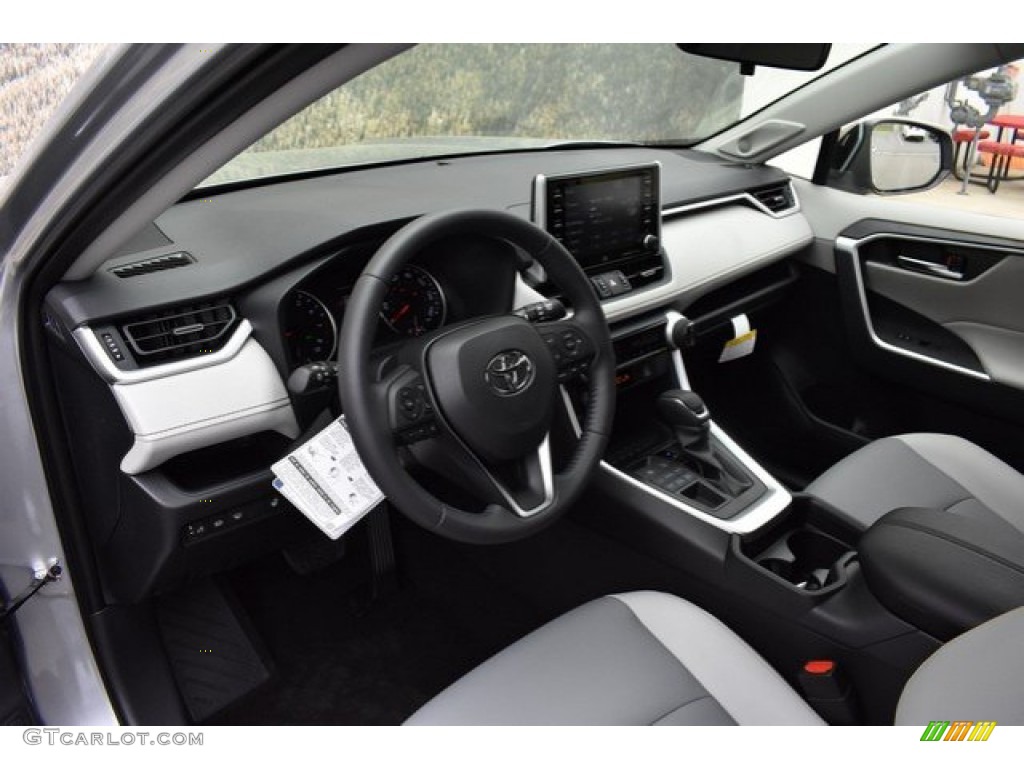 2019 RAV4 XLE AWD - Silver Sky Metallic / Light Gray photo #5