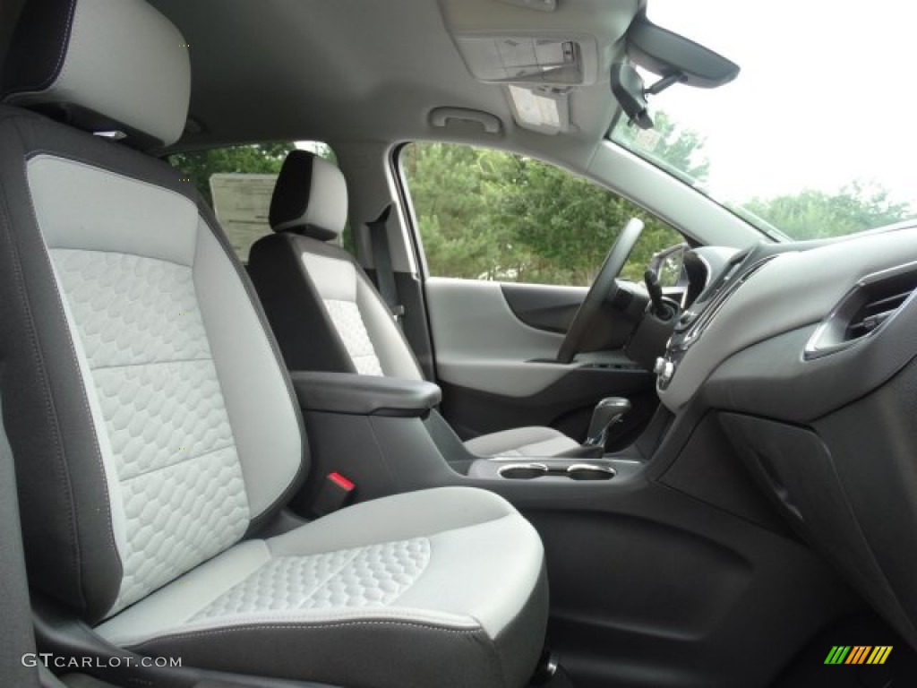 2019 Equinox LS - Summit White / Medium Ash Gray photo #29