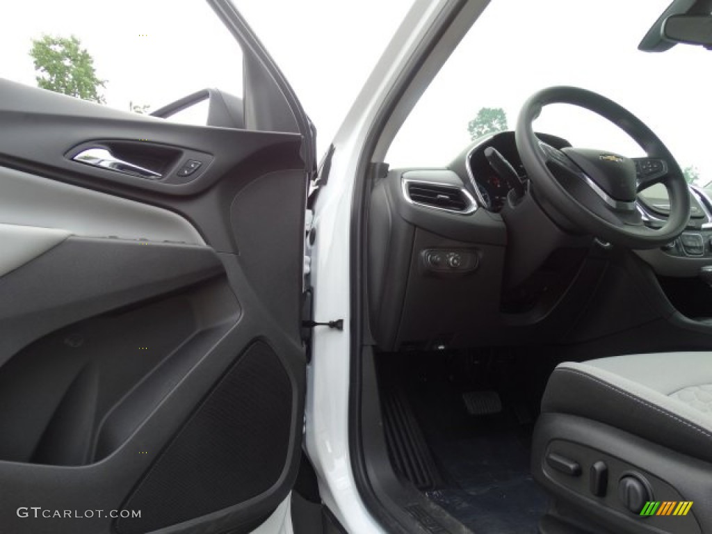 2019 Equinox LS - Summit White / Medium Ash Gray photo #10