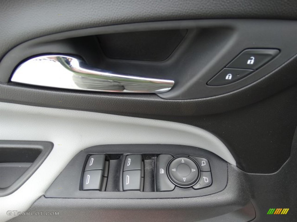 2019 Equinox LS - Summit White / Medium Ash Gray photo #12