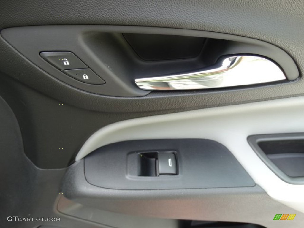 2019 Equinox LS - Summit White / Medium Ash Gray photo #27