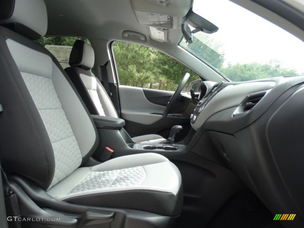 2019 Equinox LS - Summit White / Medium Ash Gray photo #28