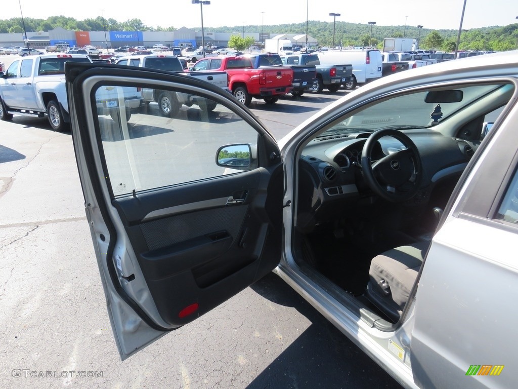 2007 Aveo LS Sedan - Cosmic Silver / Charcoal Black photo #15