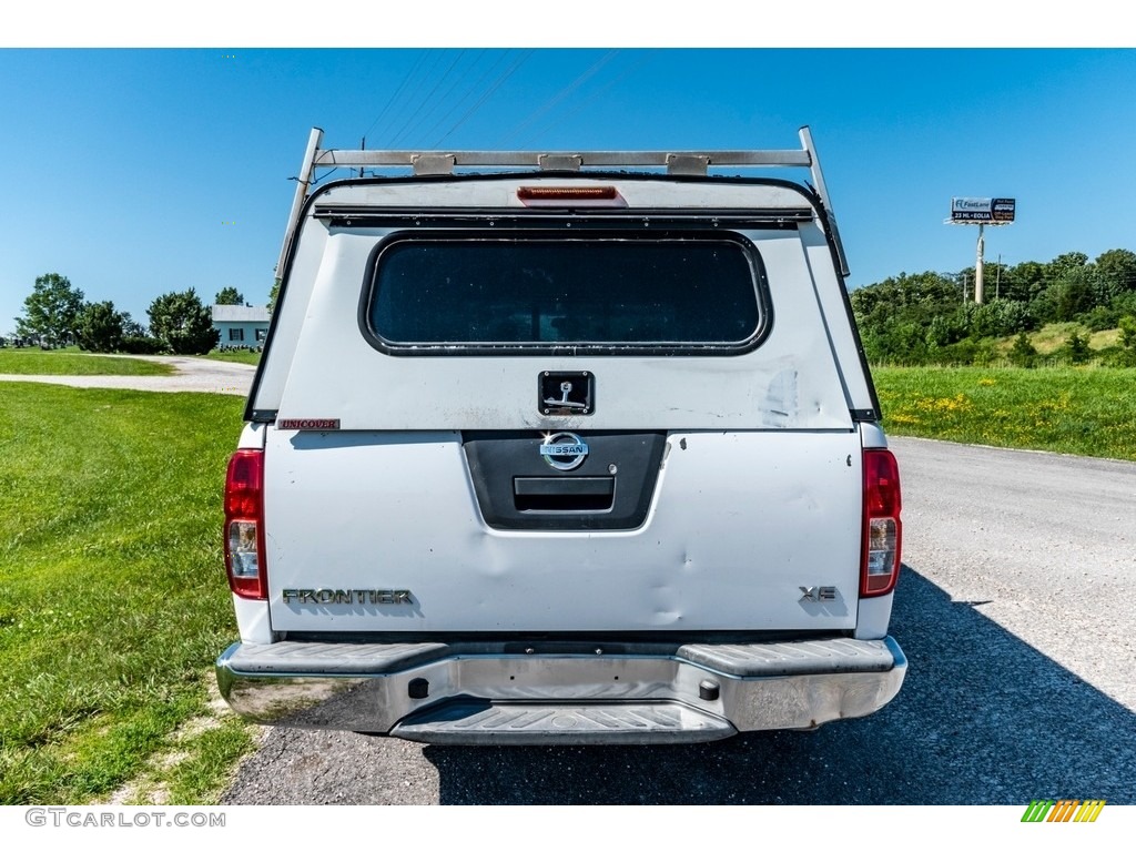 2007 Frontier XE King Cab - Avalanche White / Graphite photo #5