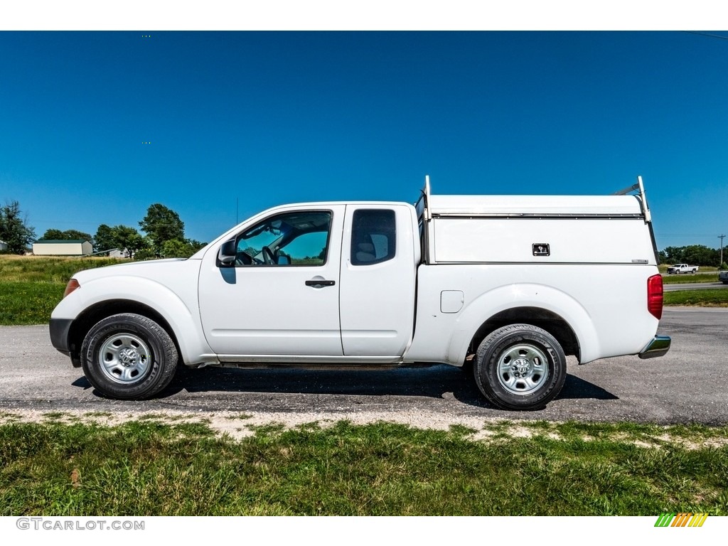 2007 Frontier XE King Cab - Avalanche White / Graphite photo #7