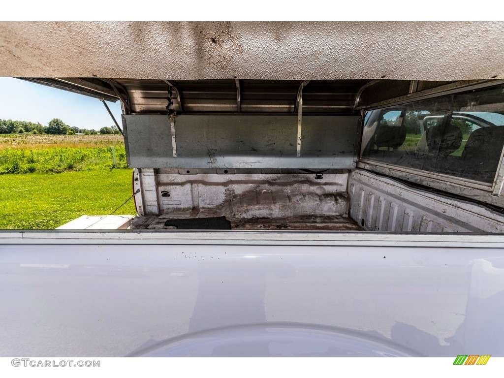 2007 Frontier XE King Cab - Avalanche White / Graphite photo #17