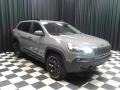 Sting-Gray - Cherokee Latitude 4x4 Photo No. 4