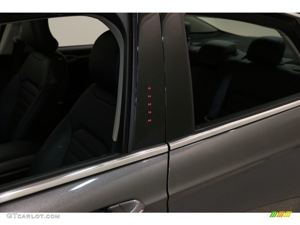 2018 Fusion SE - Magnetic / Ebony photo #4