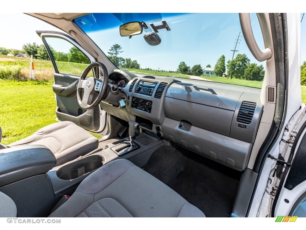 2007 Frontier XE King Cab - Avalanche White / Graphite photo #30
