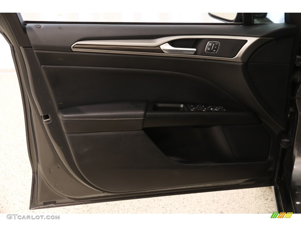 2018 Fusion SE - Magnetic / Ebony photo #5