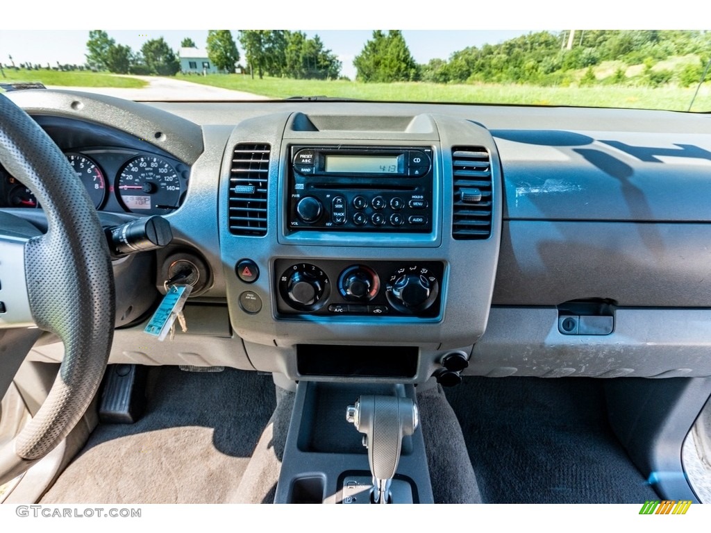 2007 Frontier XE King Cab - Avalanche White / Graphite photo #34