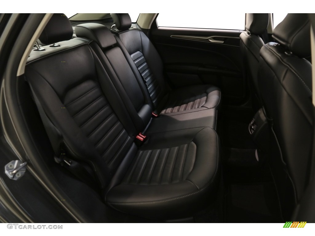 2018 Fusion SE - Magnetic / Ebony photo #18