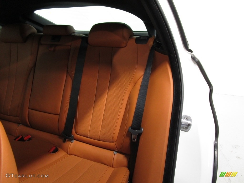 2019 X6 M  - Alpine White / Aragon Brown photo #13