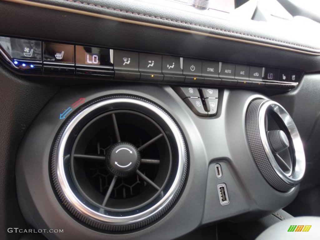 2019 Chevrolet Blazer Premier Controls Photo #134054183