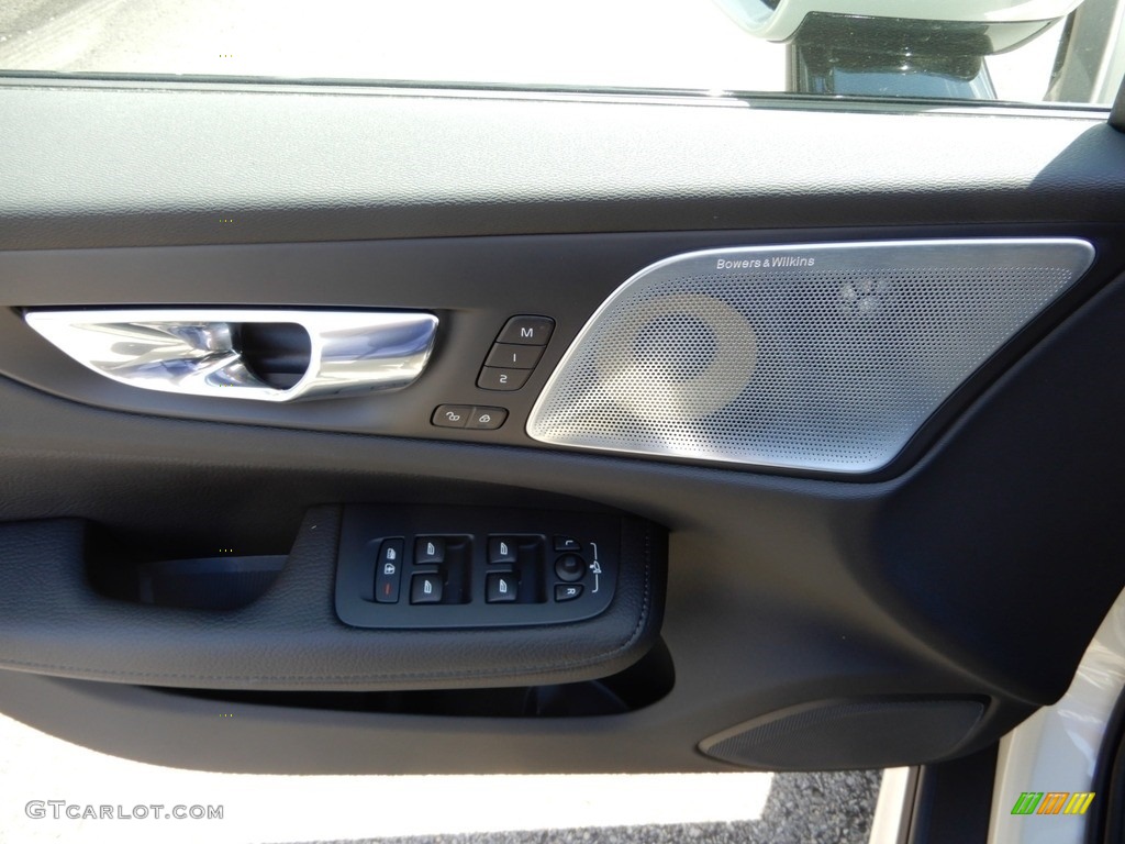2020 Volvo V60 Cross Country T5 AWD Charcoal Door Panel Photo #134055281