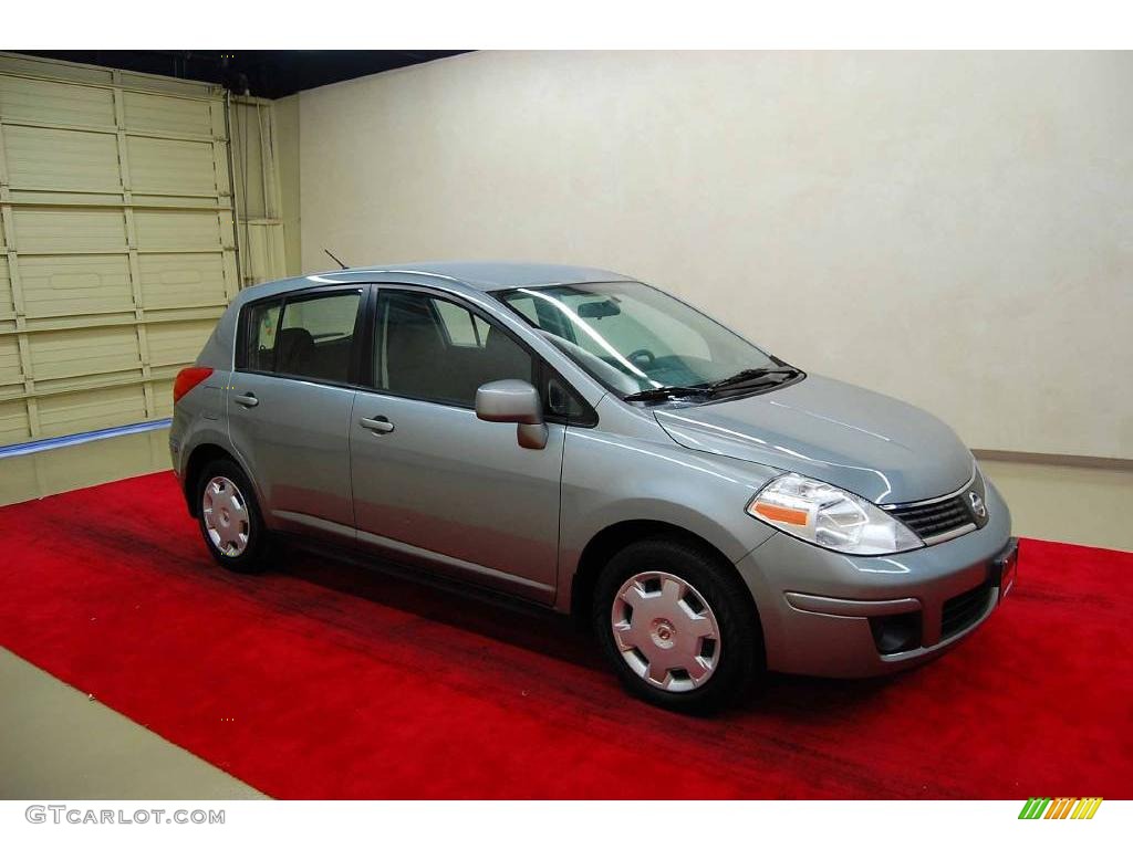 2008 Versa 1.8 S Hatchback - Magnetic Gray / Charcoal photo #1