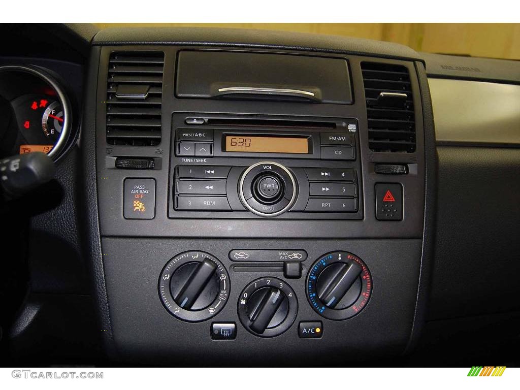2008 Versa 1.8 S Hatchback - Magnetic Gray / Charcoal photo #20