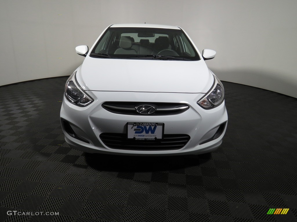 2016 Accent SE Sedan - Century White / Gray photo #4