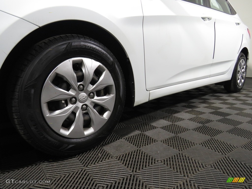 2016 Accent SE Sedan - Century White / Gray photo #6