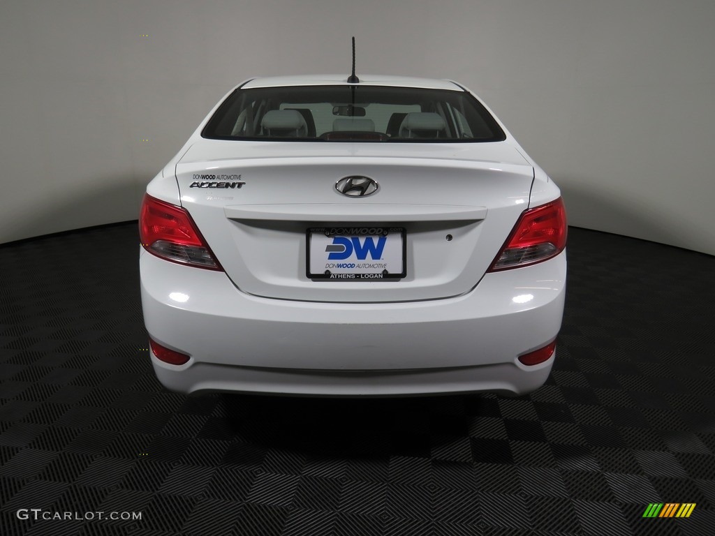 2016 Accent SE Sedan - Century White / Gray photo #9