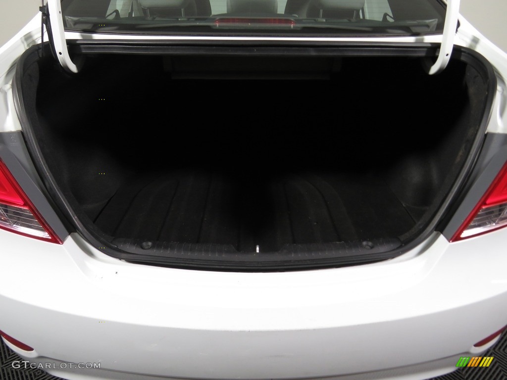 2016 Accent SE Sedan - Century White / Gray photo #11