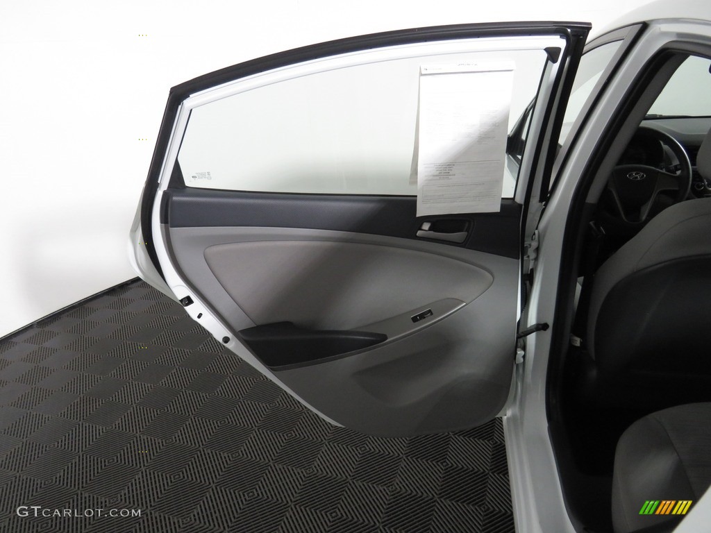 2016 Accent SE Sedan - Century White / Gray photo #17